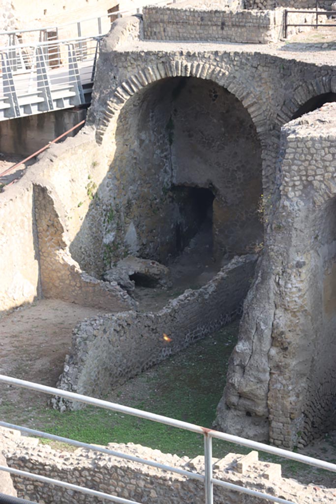 III.1/2/18/19 Herculaneum, September 2015.  Looking east from access bridge, with detail of lower rooms of Casa dell’Albergo. Photo courtesy of Michael Binns.
