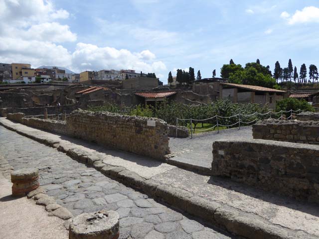 III.1 Herculaneum, September 2015.  Room 23, looking south from peristyle 31.