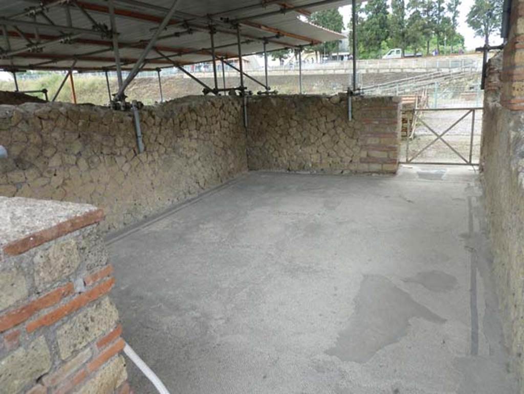 III.1 Herculaneum, September 2015. Room 23, east wall.