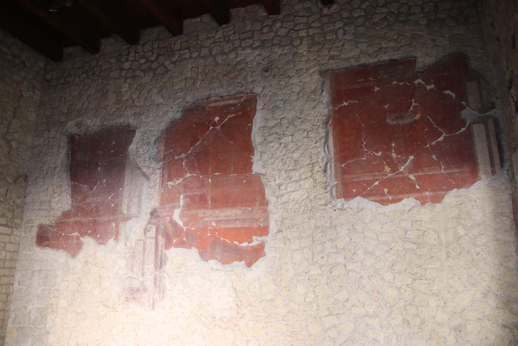 III.3 Herculaneum, September 2017. East wall of triclinium. Photo courtesy of Klaus Heese.