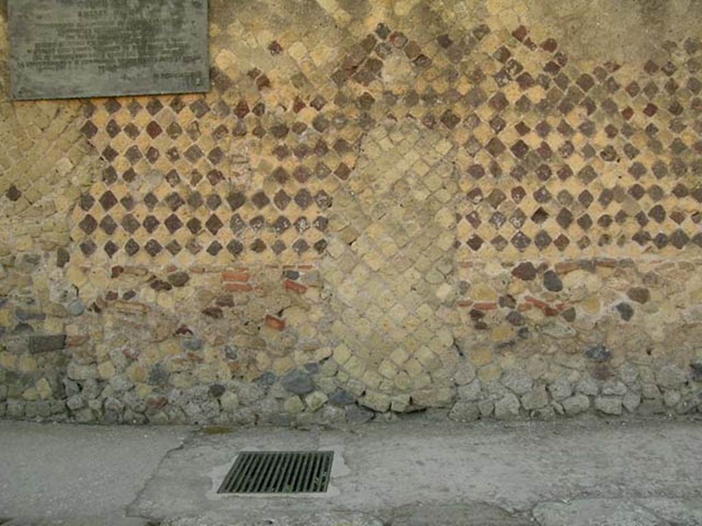 III.7, Herculaneum. May 2005. Detail of wall on west side of doorway, in northern facade of Insula III. 
Photo courtesy  of Nicolas Monteix.
