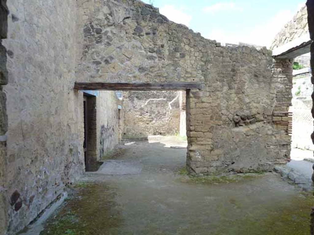 Ins. III.9, Herculaneum. May 2010. Entrance doorway to shop, on right. Looking west through linked doorway to shop at III.8, in centre. The two doorways from the Casa del Tramezzo di legno can be seen in the left wall.
