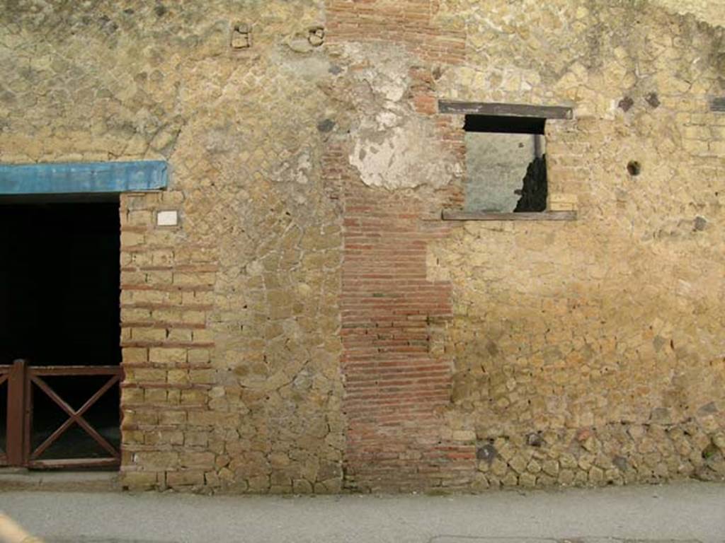III.10, Herculaneum. May 2005. Wall to west side of entrance doorway in northern facade of Insula III. 
Photo courtesy  of Nicolas Monteix.

