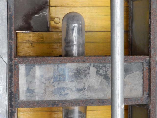 lll.10 Herculaneum, May 2018. Detail of wooden screw press. Photo courtesy of Buzz Ferebee