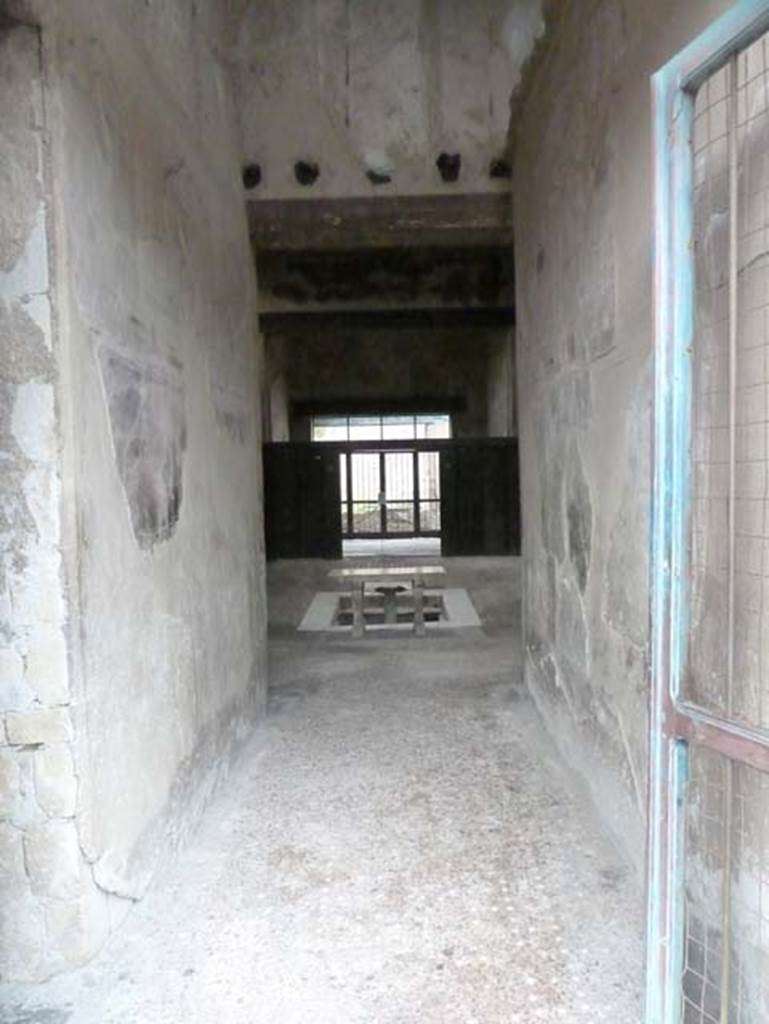 Ins. III.12, Herculaneum, September 2015. Looking west along entrance corridor.