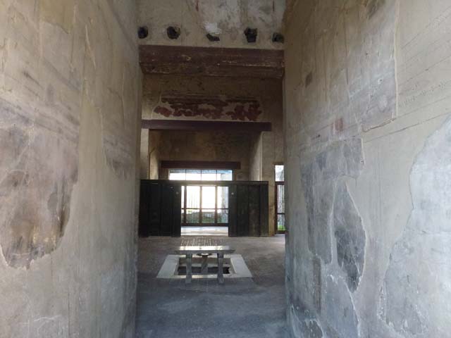 III.11 Herculaneum. October 2012. Looking west from entrance corridor into atrium.
Photo courtesy of Michael Binns.
