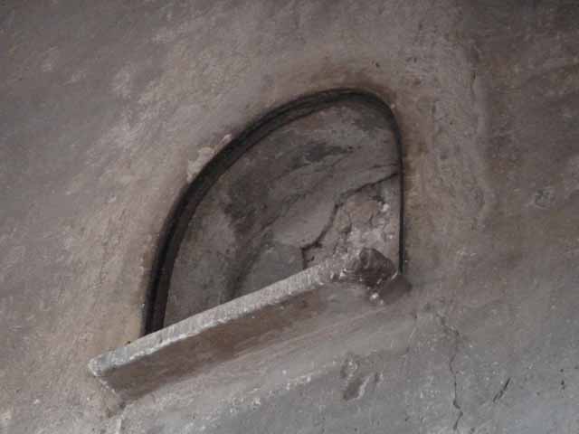 III.11 Herculaneum. May 2010. Room 3, arched niche in west wall of upper floor.  