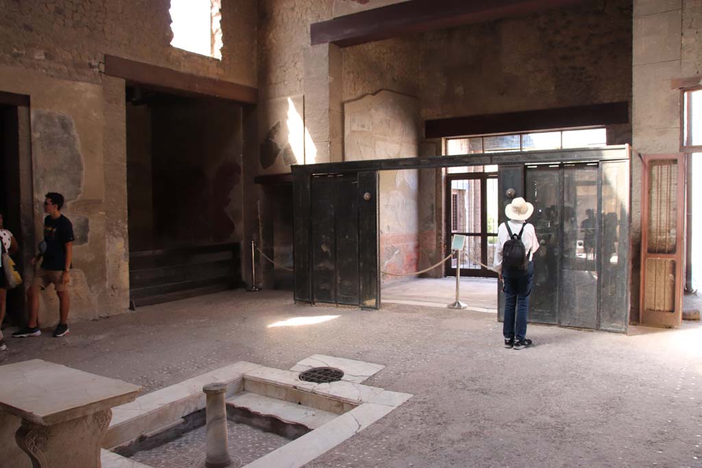 III,11 Herculaneum, September 2019. Room 6, looking south-west across wooden screen in atrium towards south wall in tablinum.
Photo courtesy of Klaus Heese.
