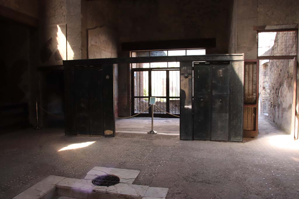 III.11 Herculaneum. September 2019. Room 6, looking towards west side of atrium and tablinum. 
Photo courtesy of Klaus Heese.

