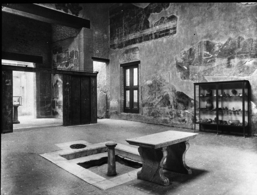 III.11 Herculaneum. Photo by Fratelli Alinari (I.D.E.A.). Alinari no 43119 (1935) oN. 
Looking towards north-west corner of atrium in House of the Wooden Screen.
Used with the permission of the Institute of Archaeology, University of Oxford. 
File name instarchbx116im011 Resource ID 42231.
See photo on University of Oxford HEIR database

