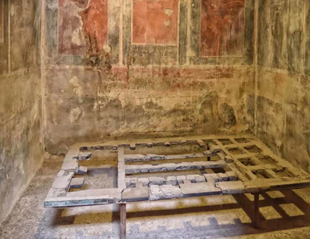 III.11 Herculaneum, April 2018. Room 5, looking towards lower south wall. Photo courtesy of Ian Lycett-King. 
Use is subject to Creative Commons Attribution-NonCommercial License v.4 International
