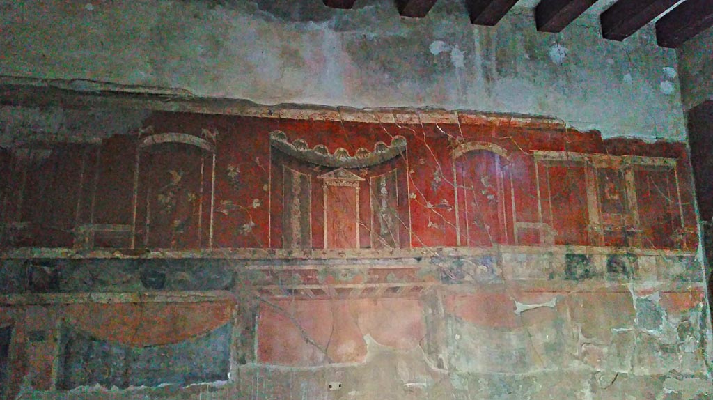 III.11 Herculaneum, photo taken between October 2014 and November 2019. 
Room 8, upper south wall. Photo courtesy of Giuseppe Ciaramella.
