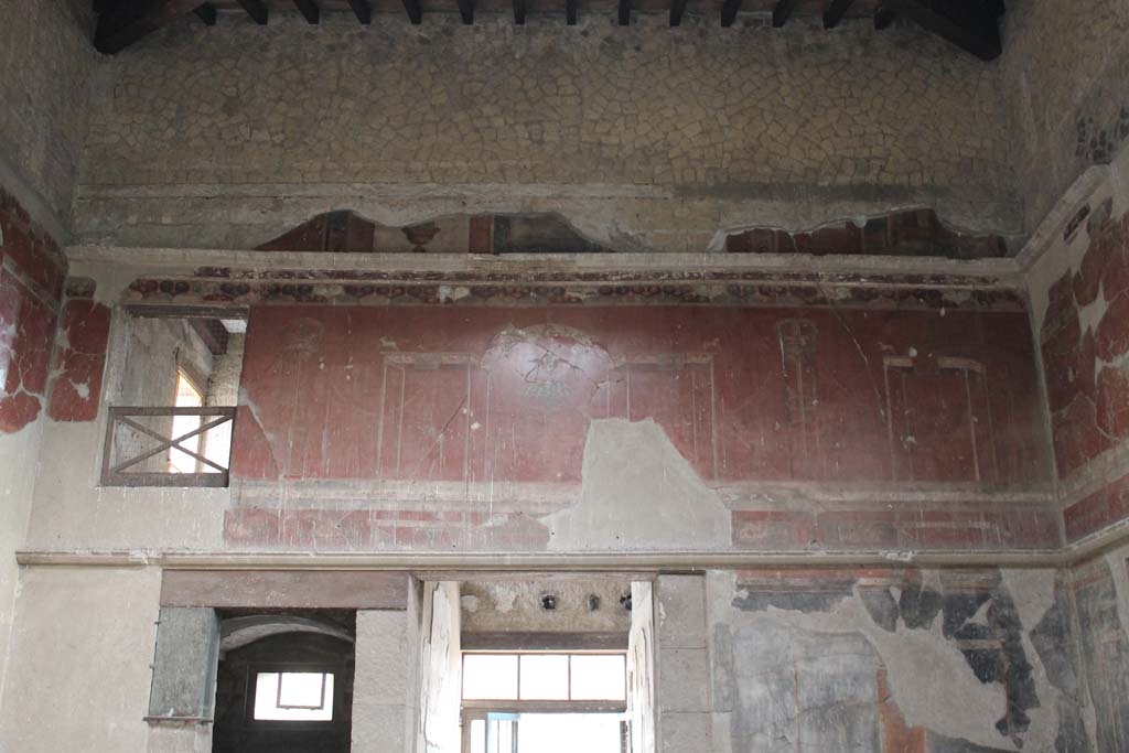 III.11 Herculaneum. March 2014. Upper east wall above entrance doorway.
Foto Annette Haug, ERC Grant 681269 DÉCOR.

