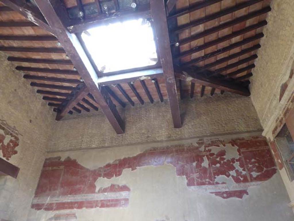 III.11 Herculaneum, June 2017, Room 6, the atrium, upper north wall and compluvium in modern roof.  Photo courtesy of Michael Binns.
