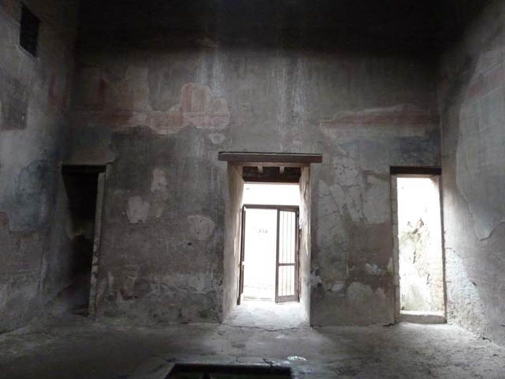 Ins. III.16, Herculaneum, September 2015. Looking east across atrium 9 towards entrance doorway, centre. On the right is a second doorway into room 2.
