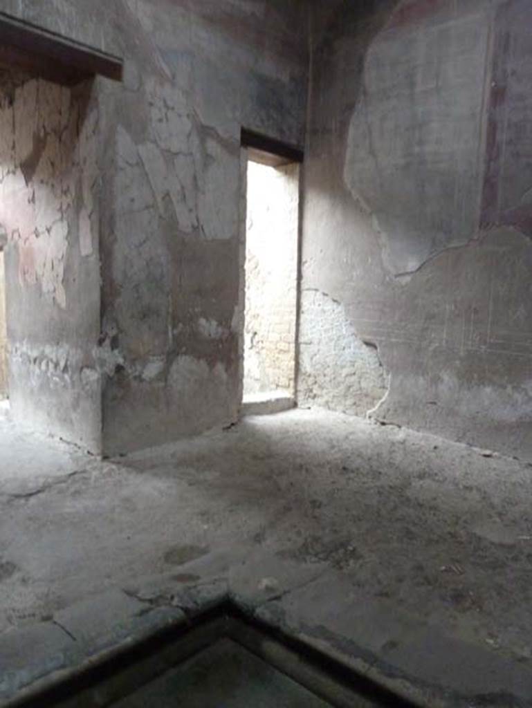 Ins. III 16, Herculaneum, September 2015. Room 9, doorway in south-east corner of atrium, leading to room 2.