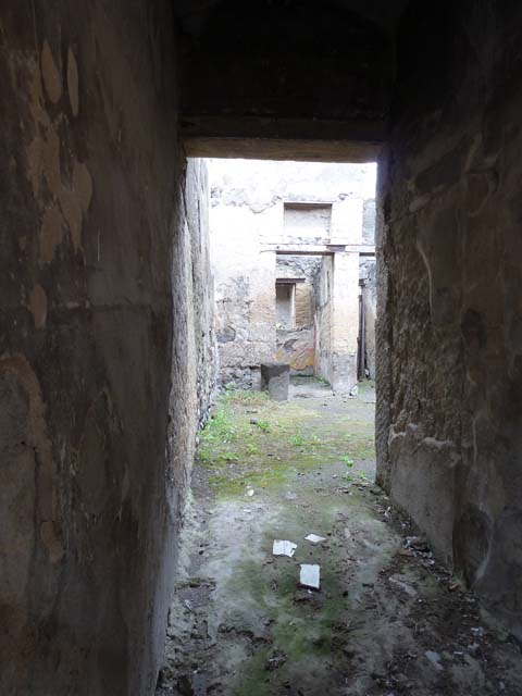 Ins. III 17, Herculaneum, September 2015. Looking west along entrance corridor.