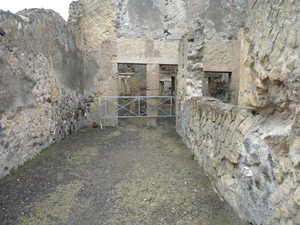 Ins. III.18 Herculaneum, September 2015. Looking west along room 37 from entrance doorway.