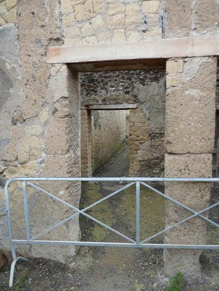 Ins. III.18 Herculaneum, September 2015. Looking west through room 41 and into room 44, from entrance doorway.