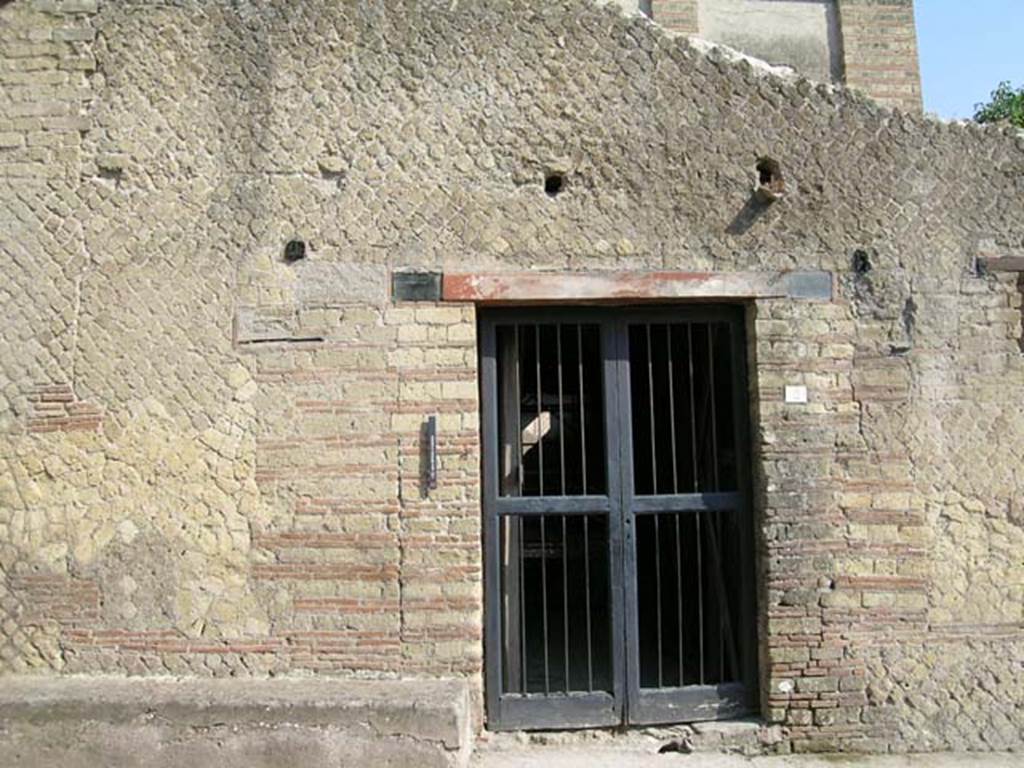 IV.2 Herculaneum, February 2007. Looking east towards entrance doorway. Photo courtesy of Nicolas Monteix.

