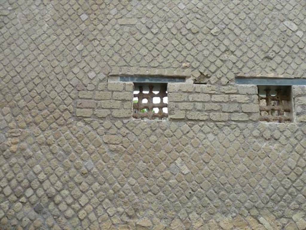 Ins. IV.4, Herculaneum, September 2015. Two most northerly windows on front façade. 