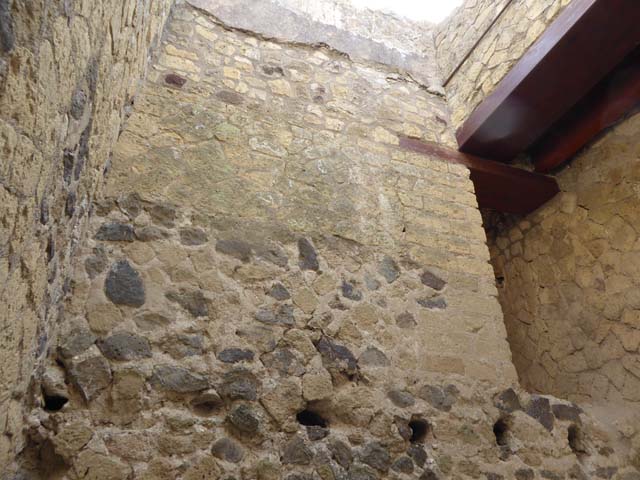IV.4, Herculaneum, October 2014. Room 1, east wall and south-east corner. Photo courtesy of Michael Binns.