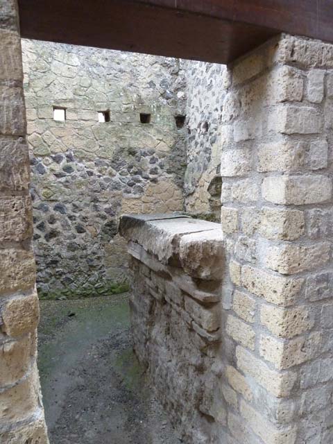 IV.4 Herculaneum. September 2015. Doorway to room 2, in south side of entrance corridor.

