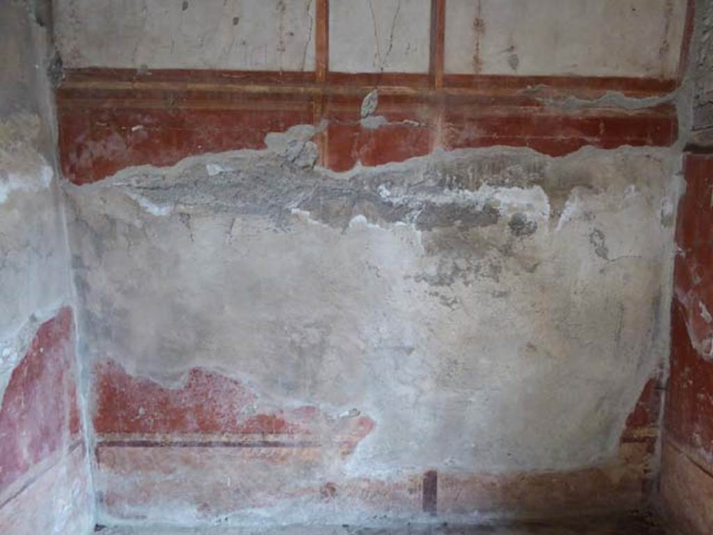 IV.4 Herculaneum. September 2015. Room 4, east wall.