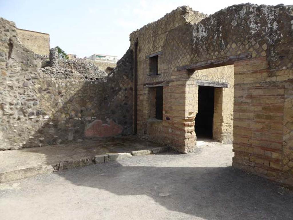 IV.4 Herculaneum. September 2015. Open courtyard 6, east wall with window into room 8, an oecus.  

