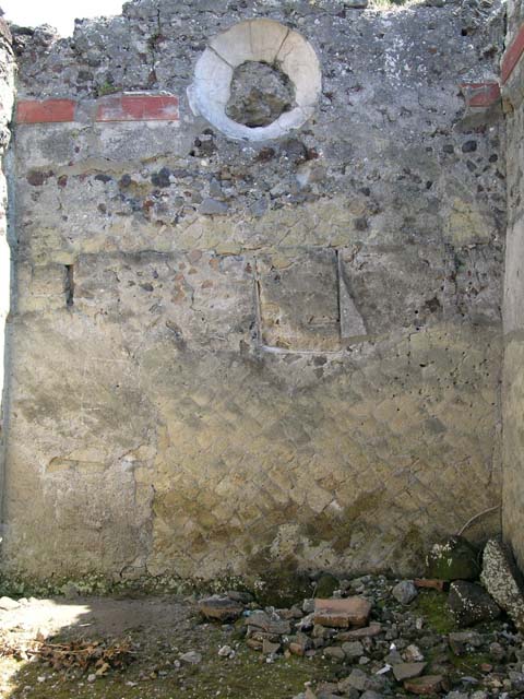 IV.6, Herculaneum, May 2005. Room 11, oecus/exedra, east wall. Photo courtesy of Nicolas Monteix. 