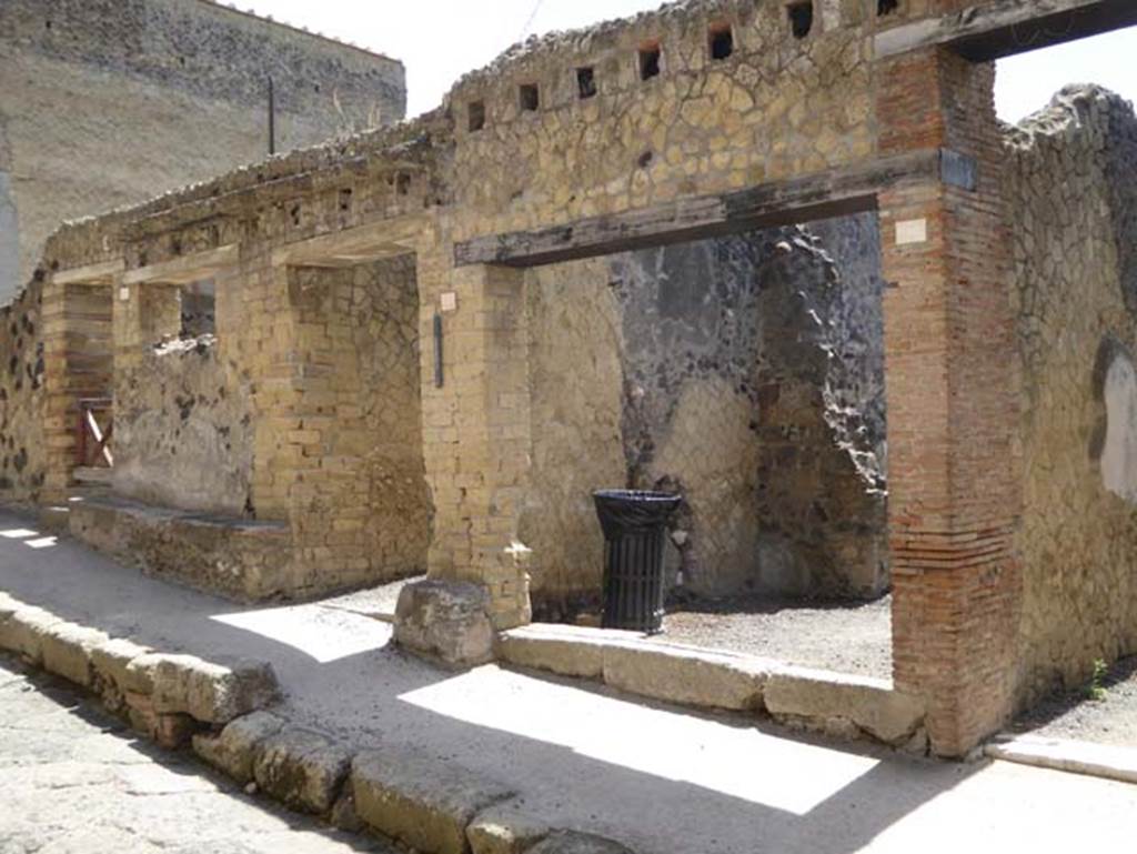 IV.7, Herculaneum, September 2015. Looking towards doorways to IV.7, in centre, and IV.6, on right.  Photo courtesy of Michael Binns.

