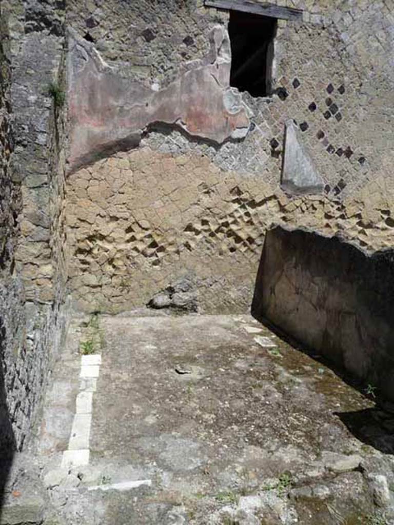 Ins. IV.8, Herculaneum, May 2010. Looking north across courtyard/lightyard. 
According to Jashemski, this was a small paved courtyard, (excavated 1929-32), which served as both a light-well and an impluvium. Preserved on the back wall were traces of a hunt scene with lions and bulls.
See Jashemski, W. F., 1993. The Gardens of Pompeii, Volume II: Appendices. New York: Caratzas. (p.263 and p.370).
