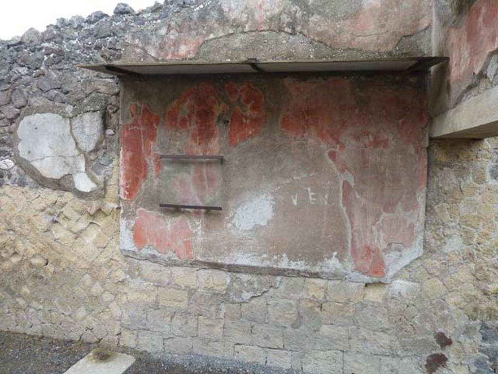 Ins. IV.8, Herculaneum, September 2015. South wall of both rooms at eastern end of corridor and courtyard area.