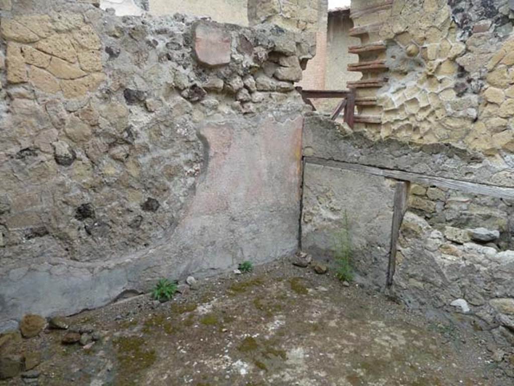 Ins. IV.8, Herculaneum, September 2015. Room on north side of entrance doorway, looking towards north-west corner.