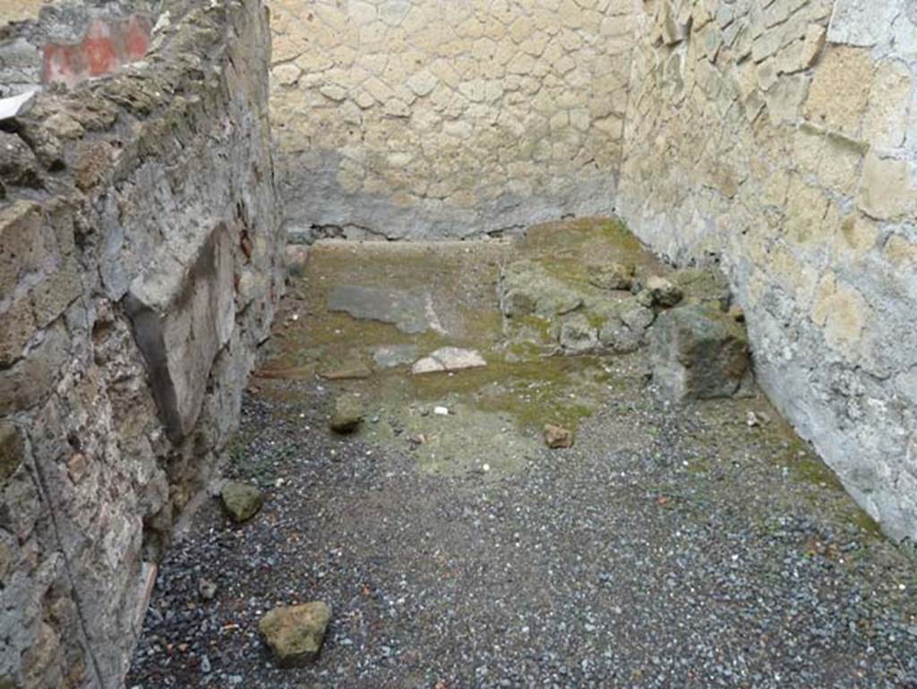 IV.8, Herculaneum, September 2015. 
Room 2, kitchen and latrine, looking north into second area, on north side of entrance doorway.
This was a type of vestibule leading to the kitchen and latrine, with the hearth in a corner and the latrine under the stairs. Large tiles form the floor.
