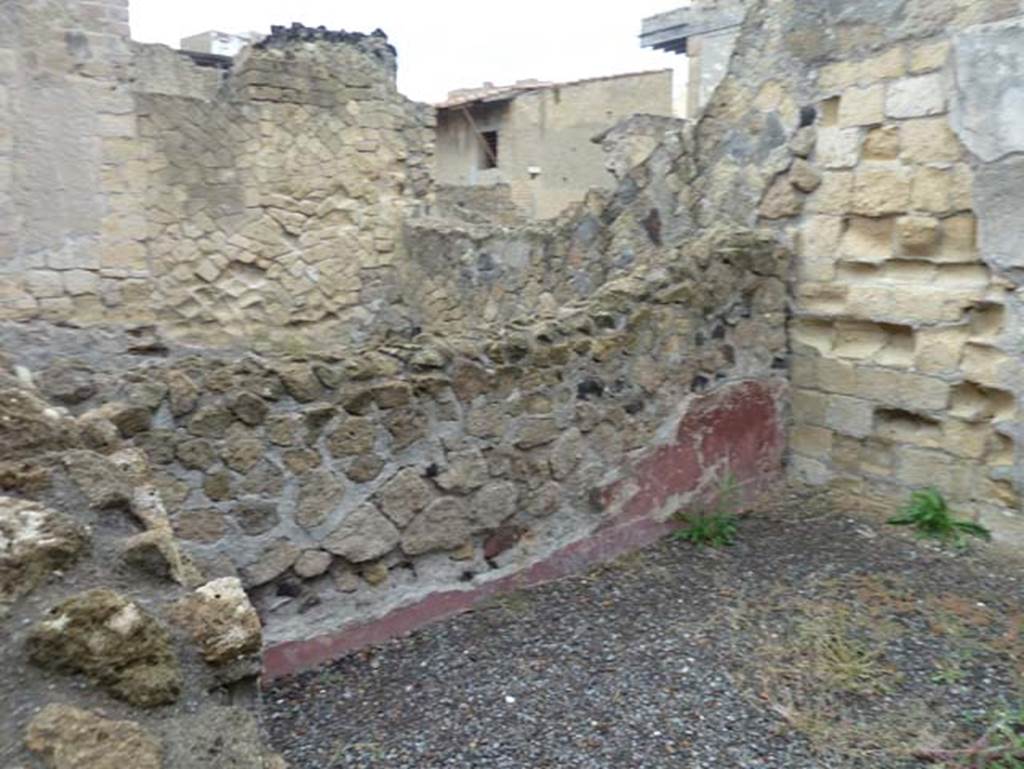 Ins. IV.8, Herculaneum, September 2015. Looking towards west wall.