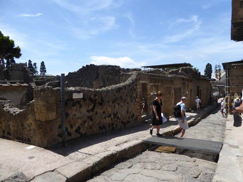 IV.10, on left, Herculaneum, July 2015. Exterior walls of shop, on east side of Cardo IV, looking south.  Photo courtesy of Michael Binns.
