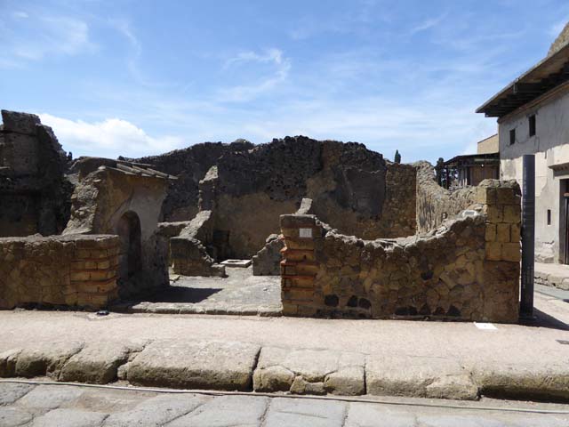 IV.10, Herculaneum, July 2015. Looking towards entrance doorway, on south side of Decumanus Inferiore.   Photo courtesy of Michael Binns.
