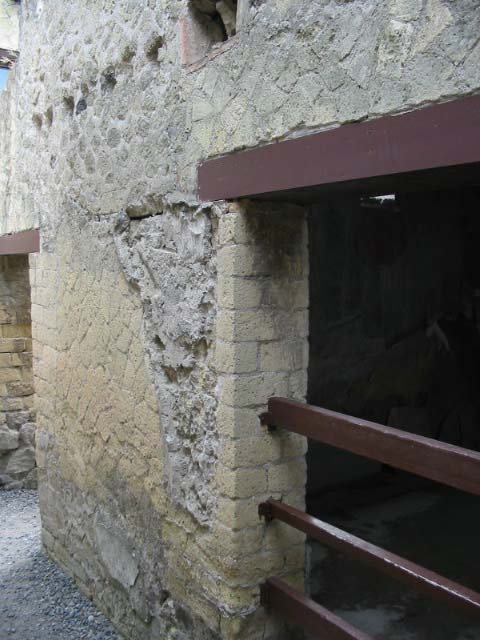 IV.11, Herculaneum, September 2015. Room, perhaps a triclinium, on east side of access corridor.
