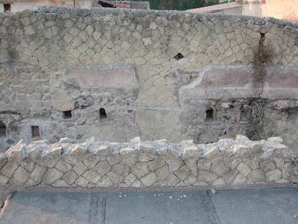 IV.12 Herculaneum, September 2003. Detail of upper west wall. Photo courtesy of Nicolas Monteix.