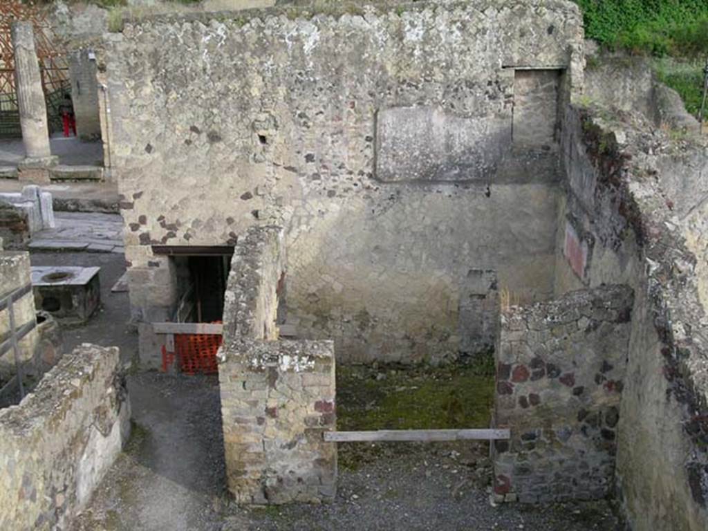 IV.13 Herculaneum, May 2005. Looking towards upper east wall above small triclinium. Photo courtesy of Nicolas Monteix.