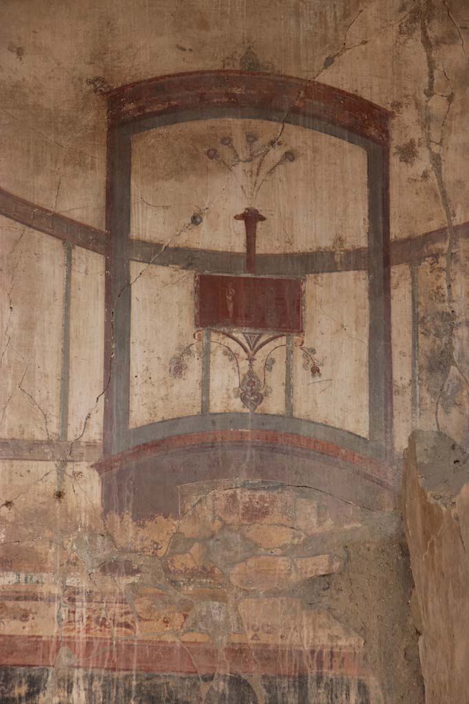IV.15/16, Herculaneum, September 2017. Painted decoration on north end of upper west wall of room 9.
Photo courtesy of Klaus Heese.
