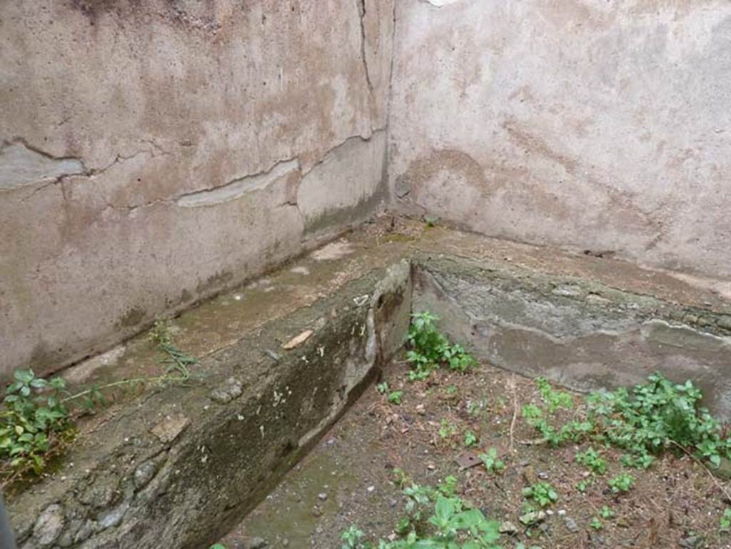 Ins. IV.17, Herculaneum, September 2015. South side of rear room with bench/podium. 