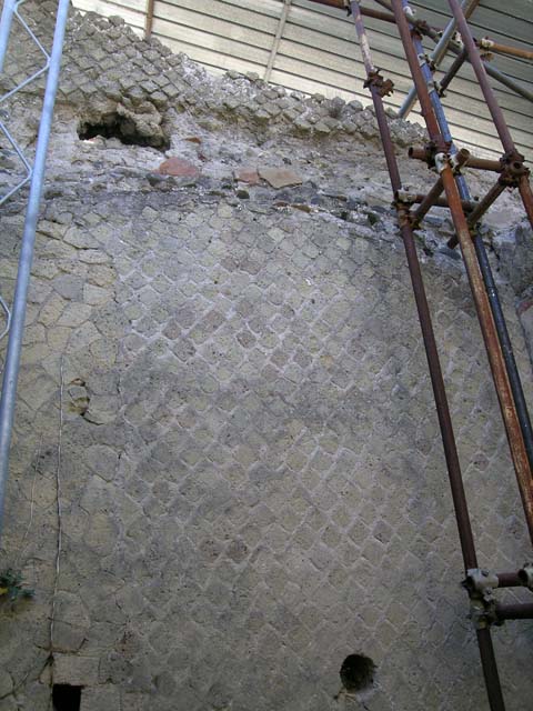IV.19, Herculaneum, May 2005. Room 5, south wall. Photo courtesy of Nicolas Monteix.