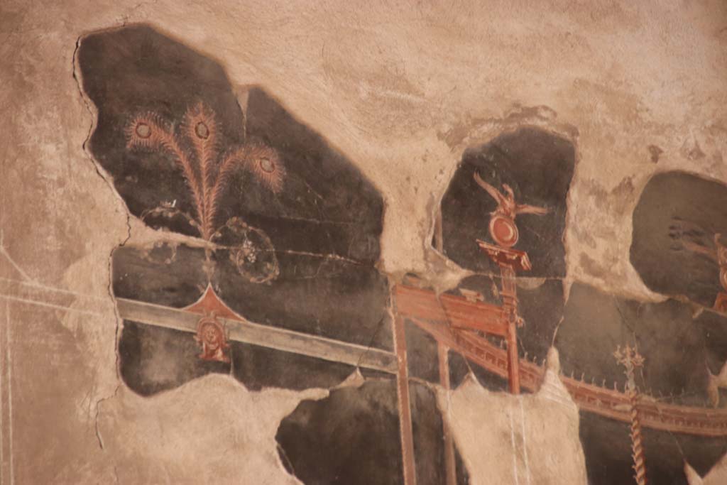 IV.21, Herculaneum. October 2020. Triclinium 5, detail from upper west wall. Photo courtesy of Klaus Heese.