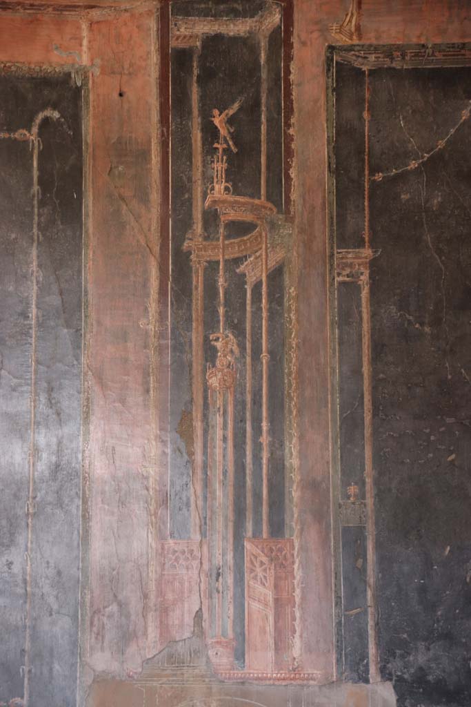 IV.21, Herculaneum. September 2019. 
Room 5, painted decoration from east end of north wall. Photo courtesy of Klaus Heese.  
