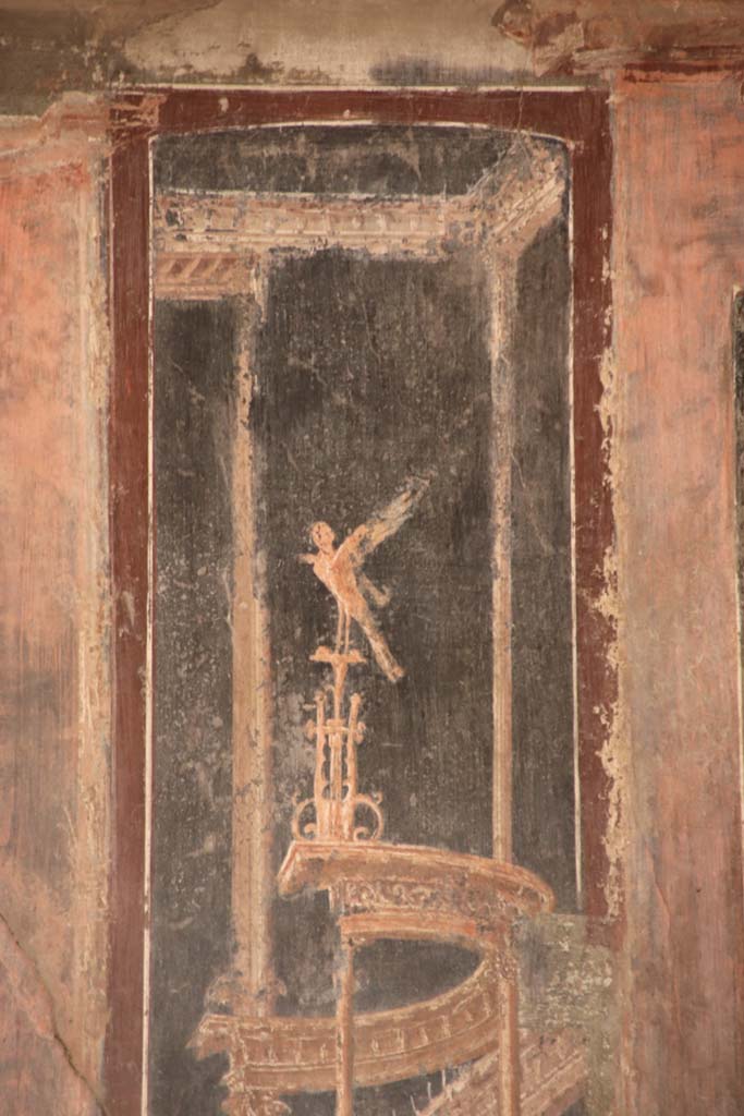 IV.21, Herculaneum. September 2019. 
Room 5, detail of painted decoration from east end of north wall. Photo courtesy of Klaus Heese.  
