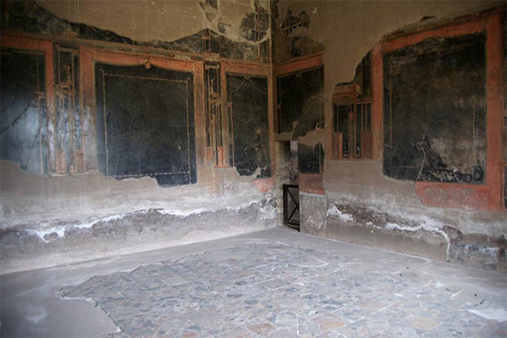 IV.21 Herculaneum, May 2004. Triclinium 5, with opus sectile floor, and 4th style wall decoration on black.