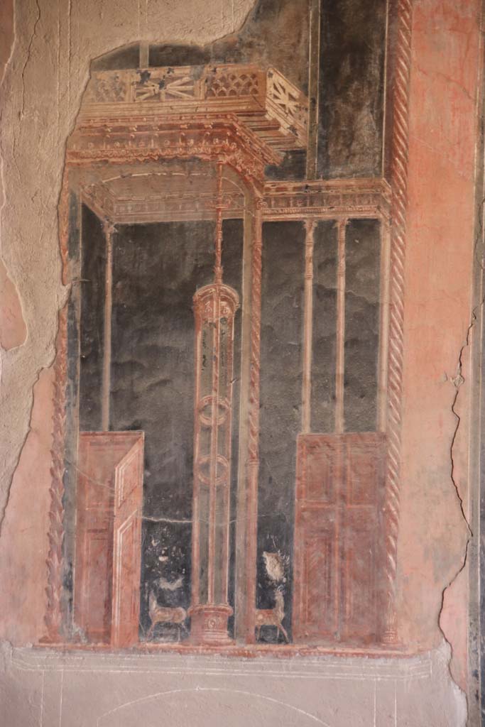 IV.21, Herculaneum. October 2020. 
Triclinium 5, painted decoration at north end of east wall. Photo courtesy of Klaus Heese.
