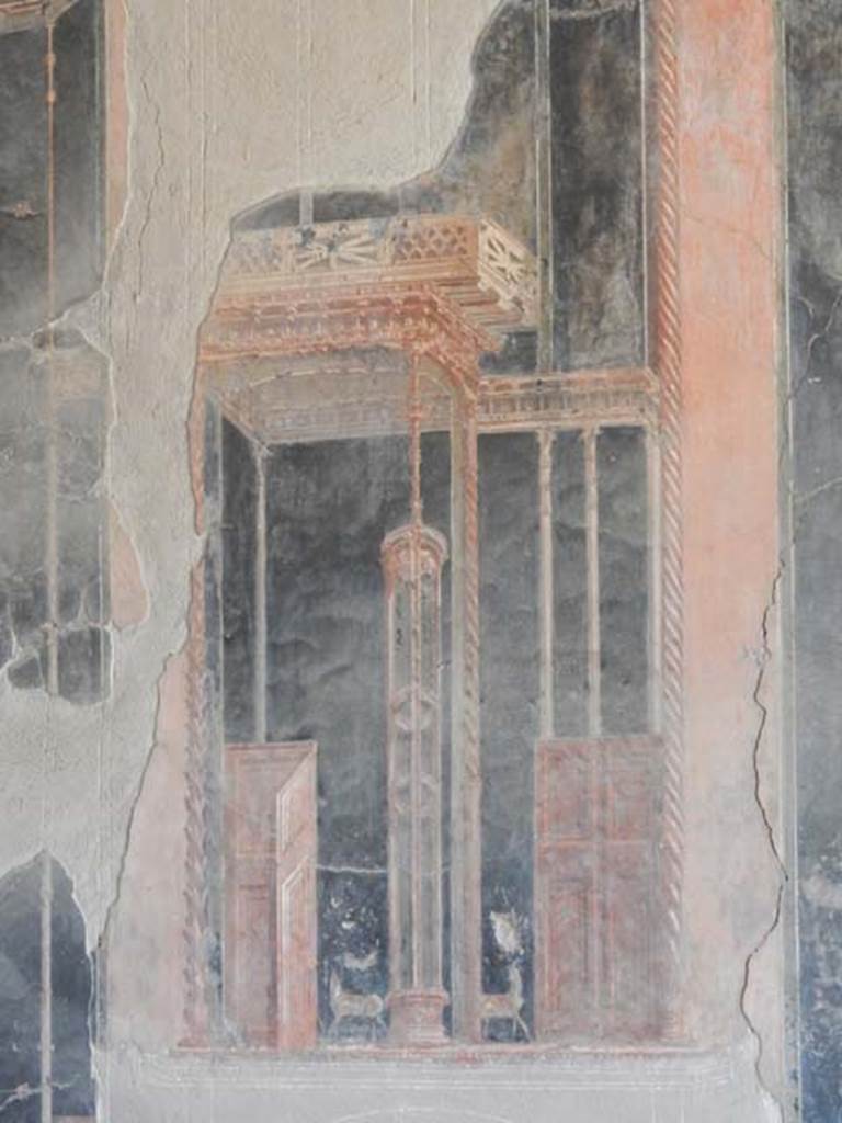 IV.21, Herculaneum. May 2018. Triclinium 5, detail of painted decoration at north end of east wall.
Photo courtesy of Buzz Ferebee. 
